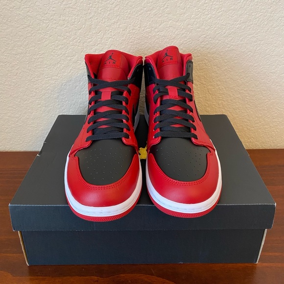 Air Jordan 1 Mid 'Reverse Bred' - Picture 5 of 11